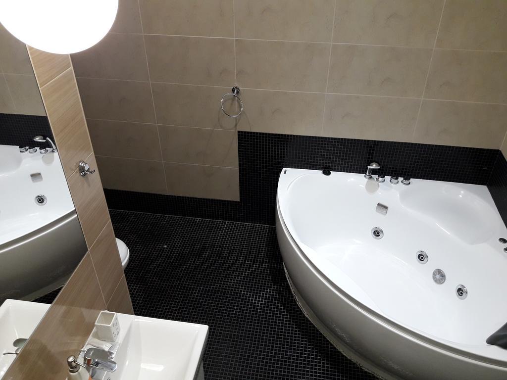 Kreschatik 21 With Terrace 2Br Kiev Exterior foto